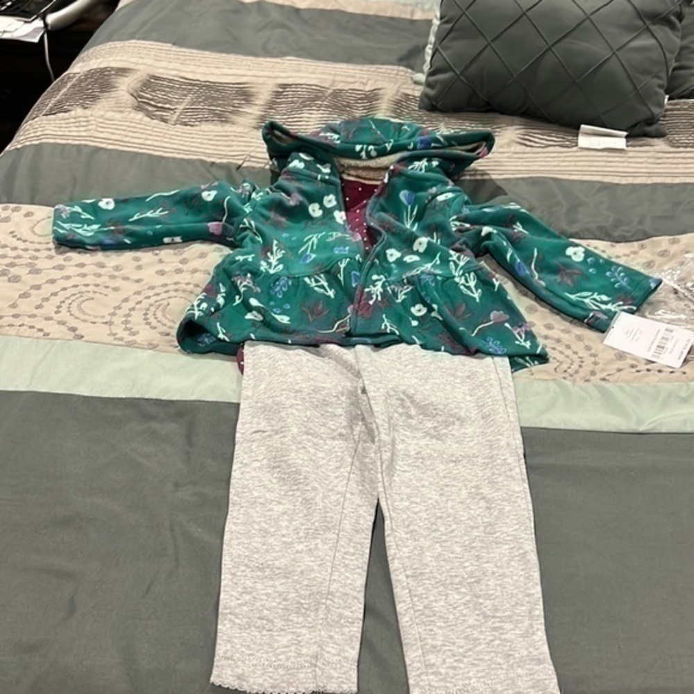 Carter’s Baby Girls 3 Piece Set - Picture 2 of 6